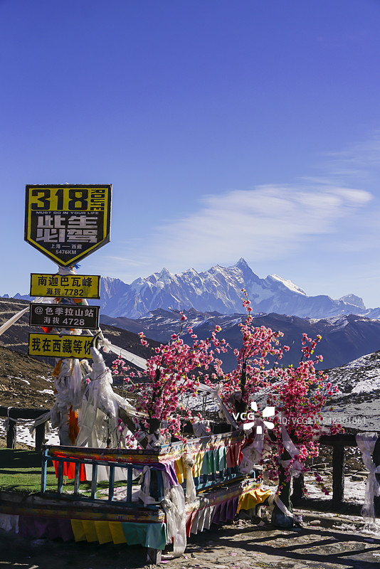 西藏林芝色季拉山口南迦巴瓦峰图片素材