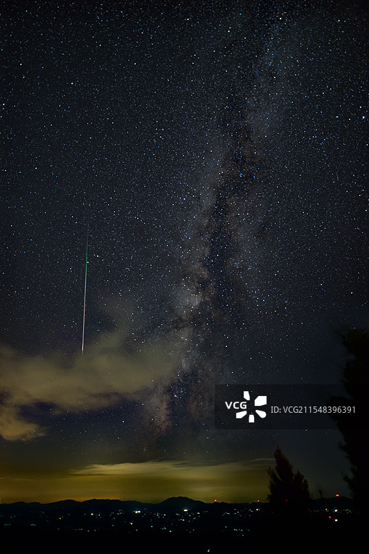 仙居顶 英仙座流星雨图片素材
