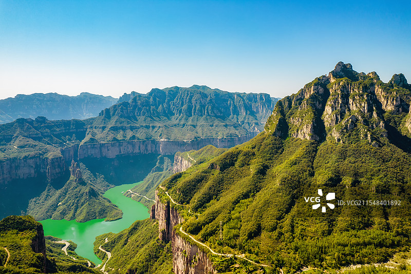 亚洲中国河南省新乡市辉县市关山国家地质公园夏季太行山山谷航拍视角图片素材