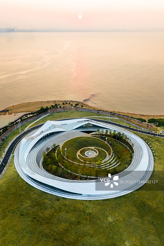 航拍海口景点天空之山和日落图片素材