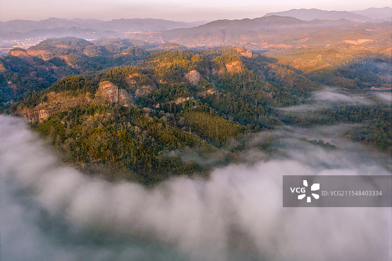 晨雾中的福建永安桃源洞国家4A风景区图片素材
