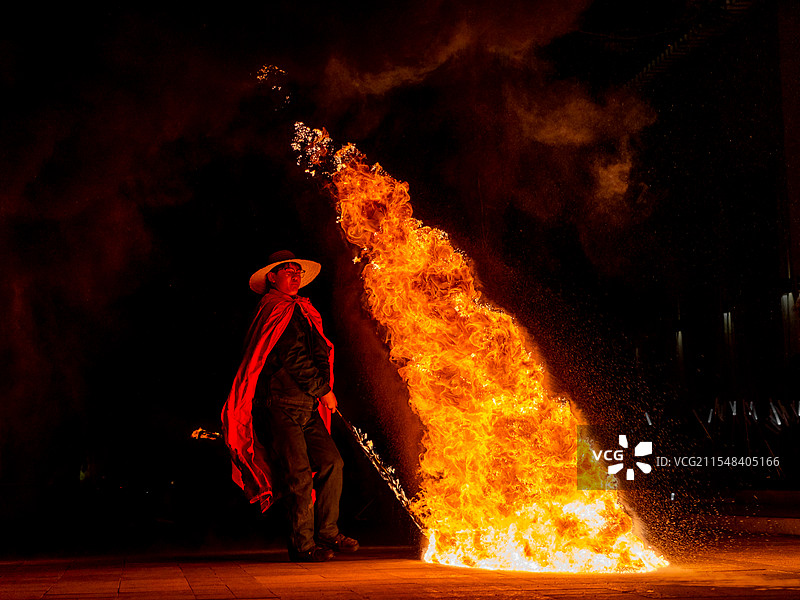 珠海中旅海泉湾新春火壶火刀火扇表演图片素材
