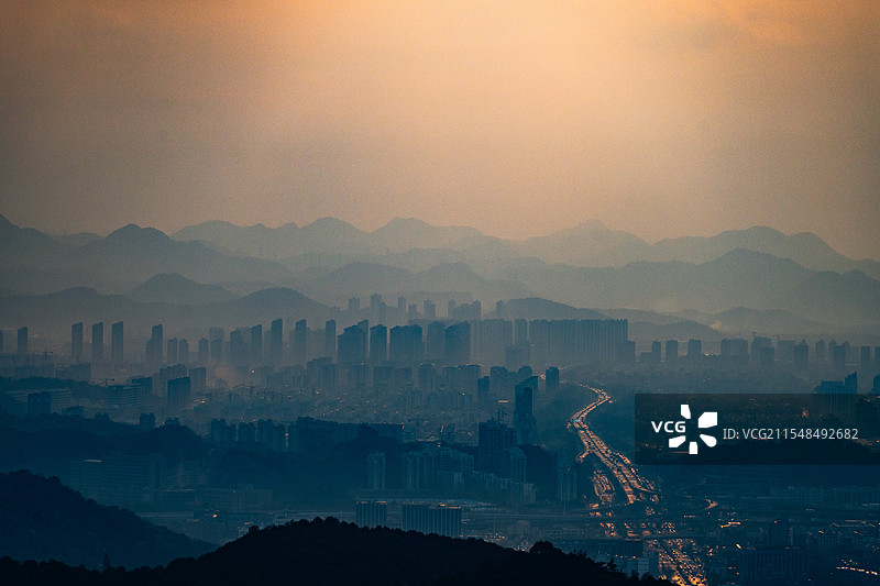 老和山视角下的杭州图片素材