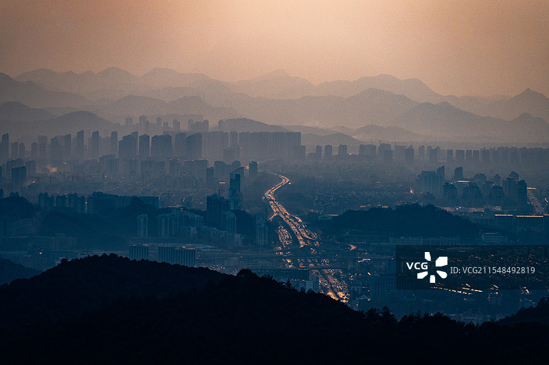 老和山视角下的杭州图片素材