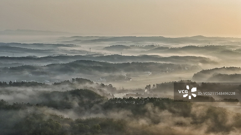 湖北宜昌当阳玉泉山晨曦雾霭图片素材