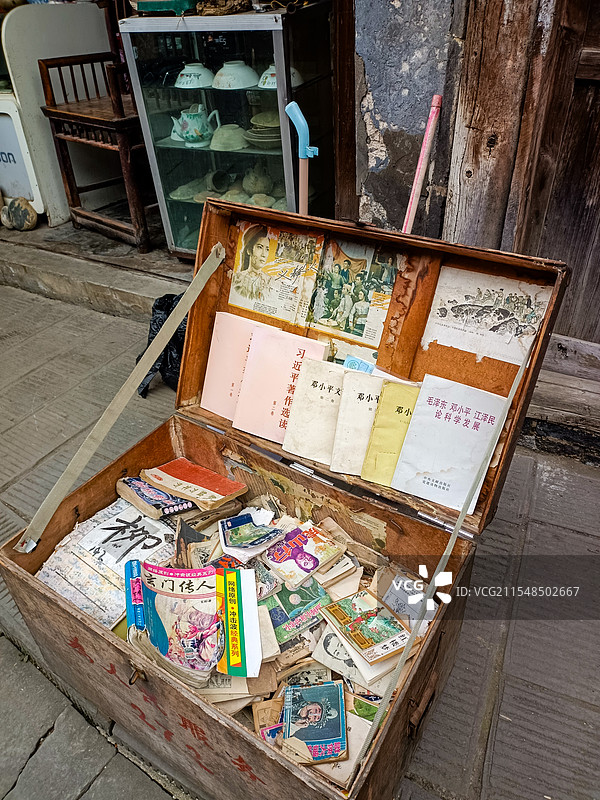 记忆里的书箱图片素材