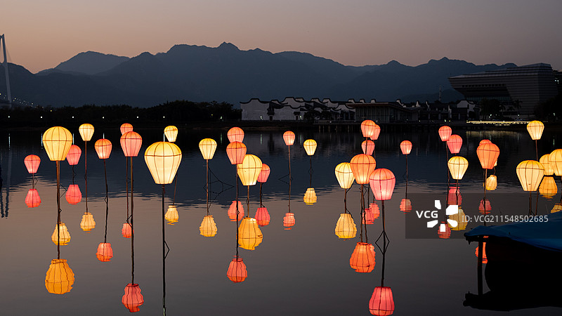 两马灯会水上花灯图片素材