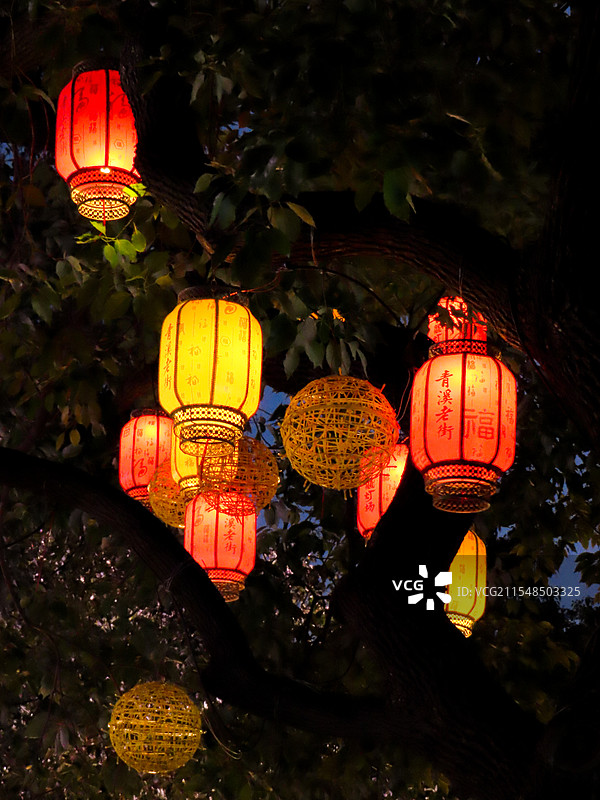 青溪古镇的蛇年花灯图片素材