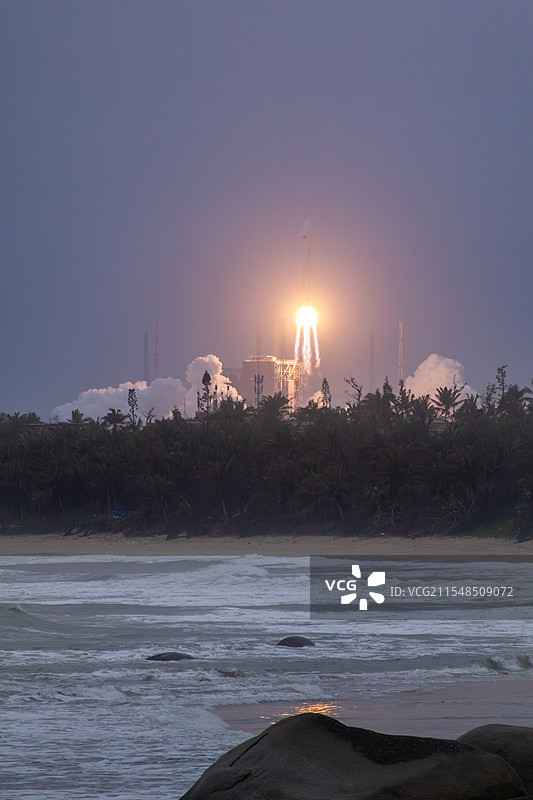 文昌航天发射场使用长征八号运载火箭，成功发射卫星互联网低轨卫星图片素材