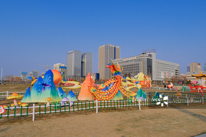 2025石家庄正太广场蛇年春节元宵节花灯展特写。百鸟朝凤花灯图片素材