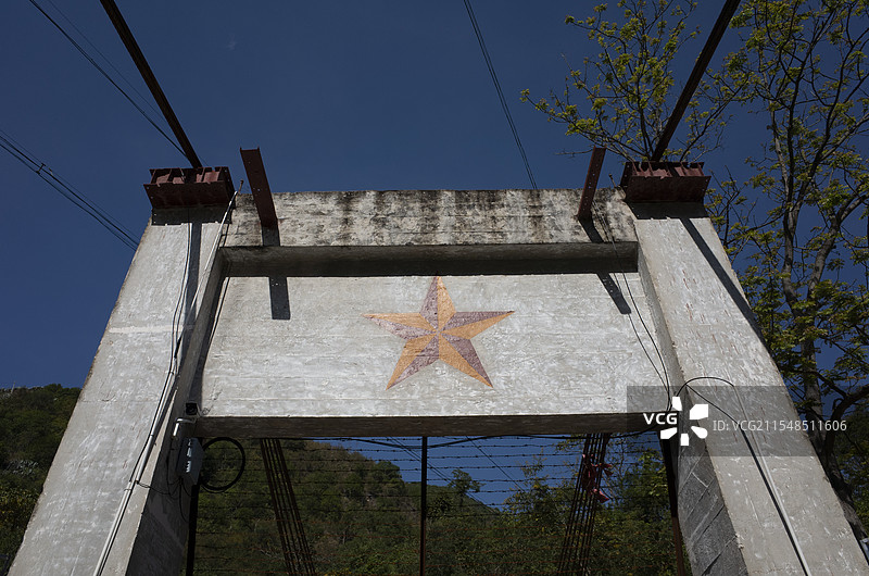 云南保山怒江上的滇缅公路惠通桥，抗战时的著名桥梁，钢索柔性桥，全国重点文物保护单位图片素材