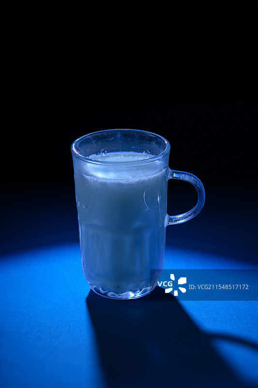 牛奶特写 精致早餐图片素材