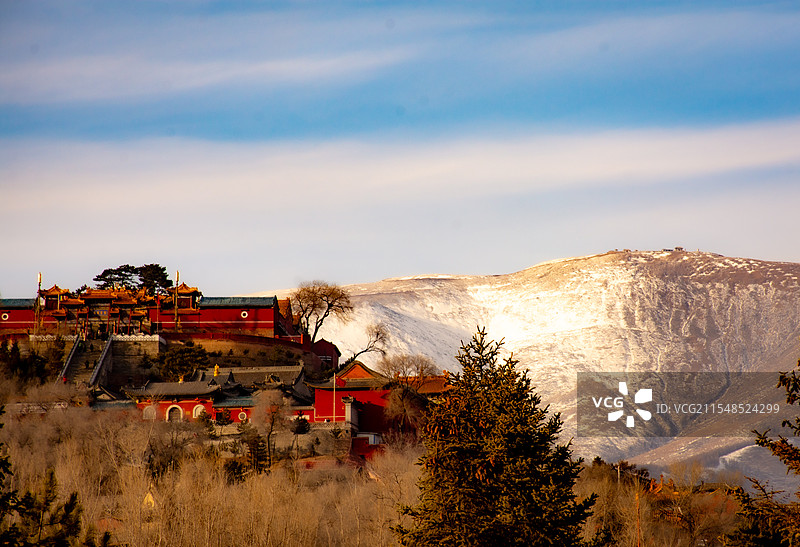 五台山菩萨顶冬天雪景风光图片素材