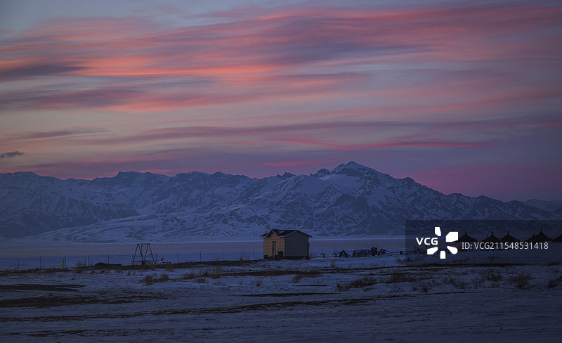 赛里木湖日落图片素材
