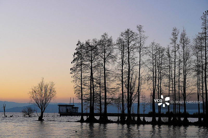 清晨日晕图片素材