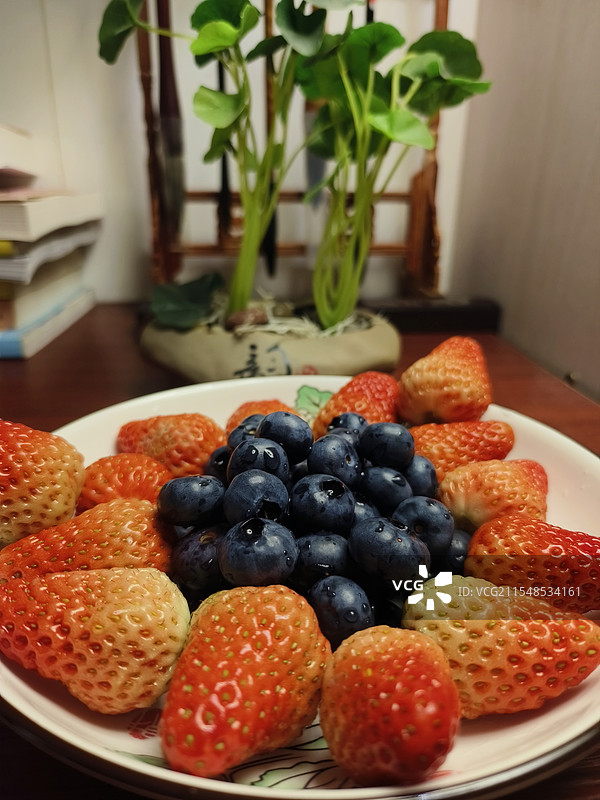 草莓与蓝莓图片素材