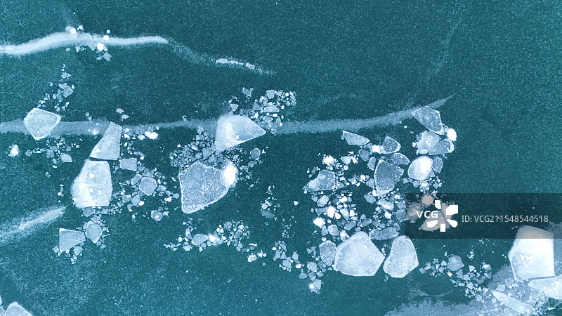 木格措冰湖湖面图片素材