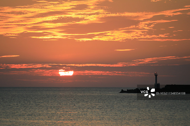 日本滨海城市落日余晖图片素材