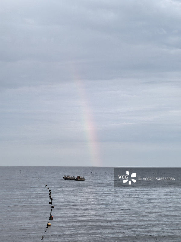 辽宁葫芦岛龙回头景区海面彩虹图片素材