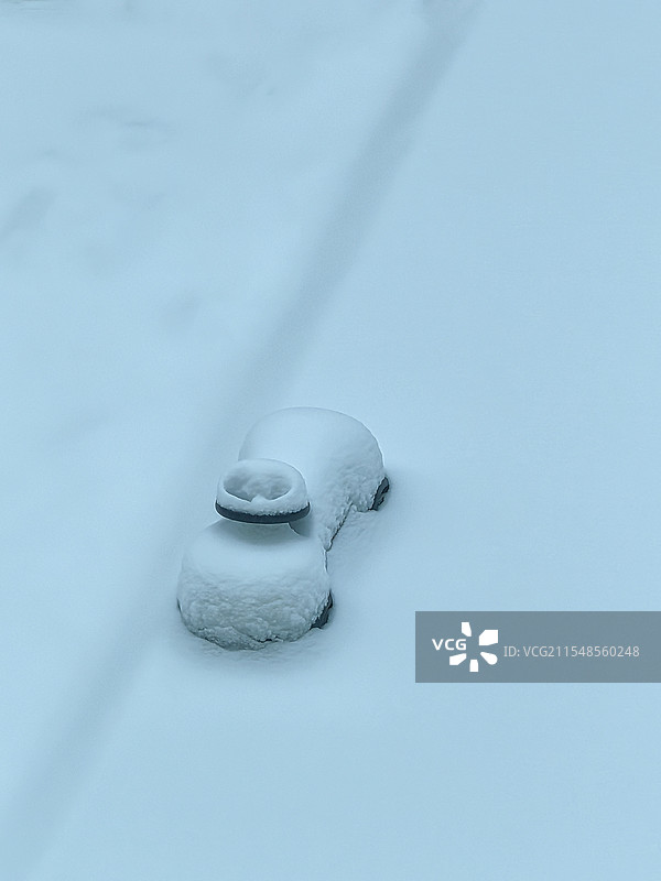 雪中小车图片素材