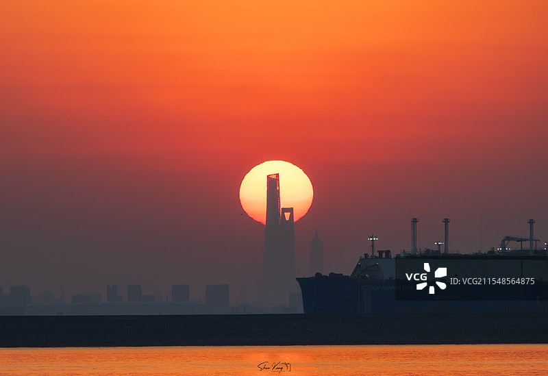 当魔都坠入暮色怀抱图片素材