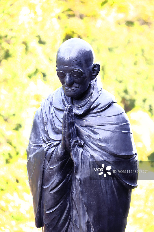 哲学大厅公园中的甘地雕像图片素材