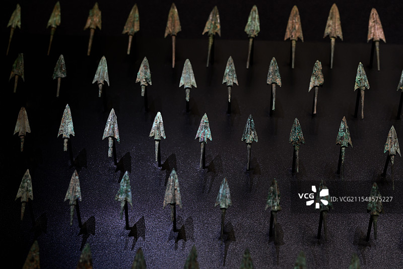 成排的铜镞，商文明，殷墟博物馆，安阳，河南，2025年1月23日图片素材