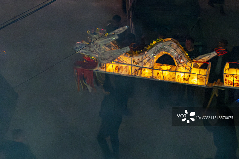 尤溪县岭头村，每年的正月初三、十五元宵节都会举行迎龙灯民俗活动，图为乙巳年初三晚活动现场。图片素材