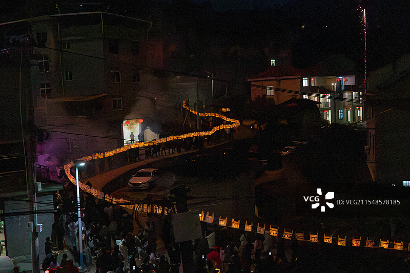 尤溪县岭头村，每年的正月初三、十五元宵节都会举行迎龙灯民俗活动，图为乙巳年初三晚活动现场。图片素材