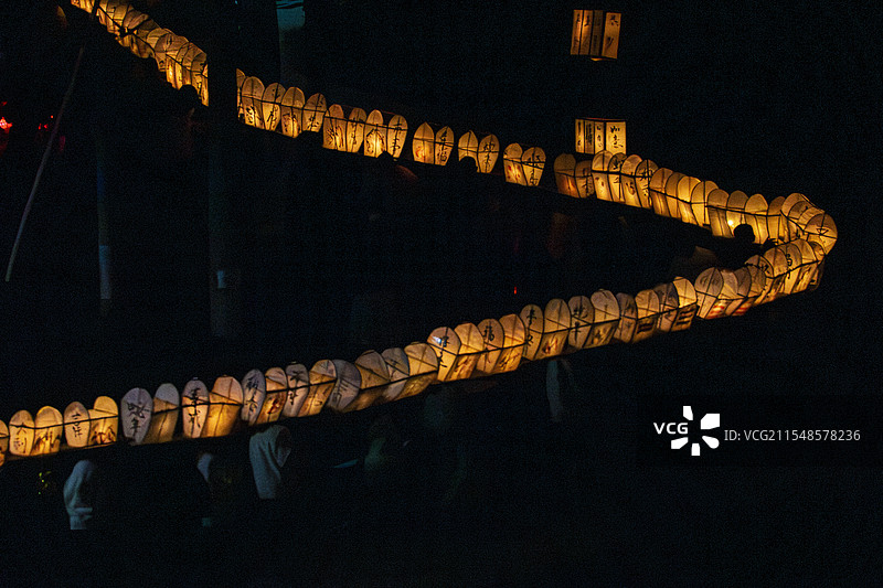 尤溪县岭头村，每年的正月初三、十五元宵节都会举行迎龙灯民俗活动，图为乙巳年初三晚活动现场。图片素材