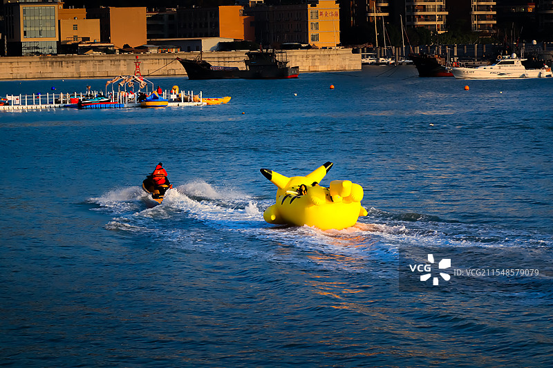 南澳海滩，日落前，黄昏的惬意时光图片素材