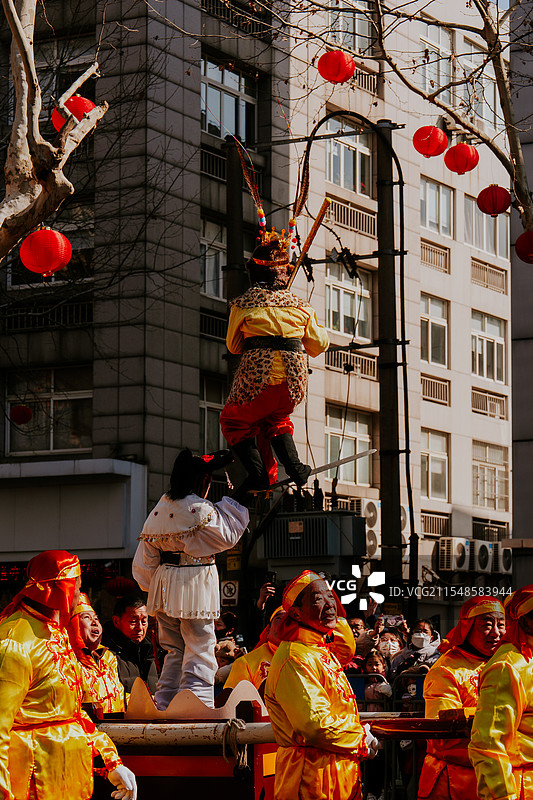 过年街头的非遗表演（孙悟空）图片素材