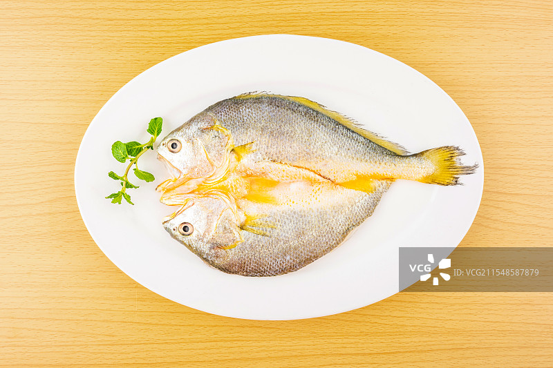 一条新鲜黄鱼鲞图片素材