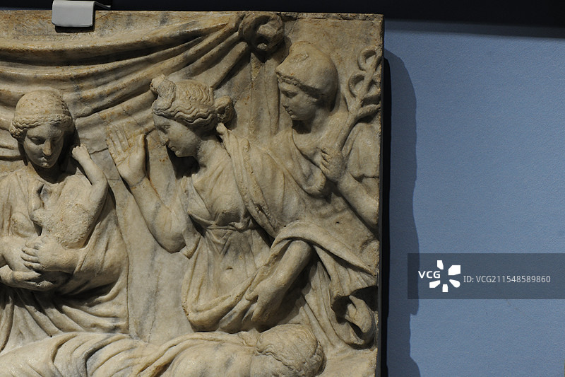 古罗马时期酒神狄俄尼索斯的诞生浮雕图片素材