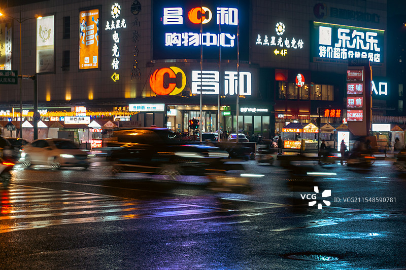 城市街道夜景图片素材