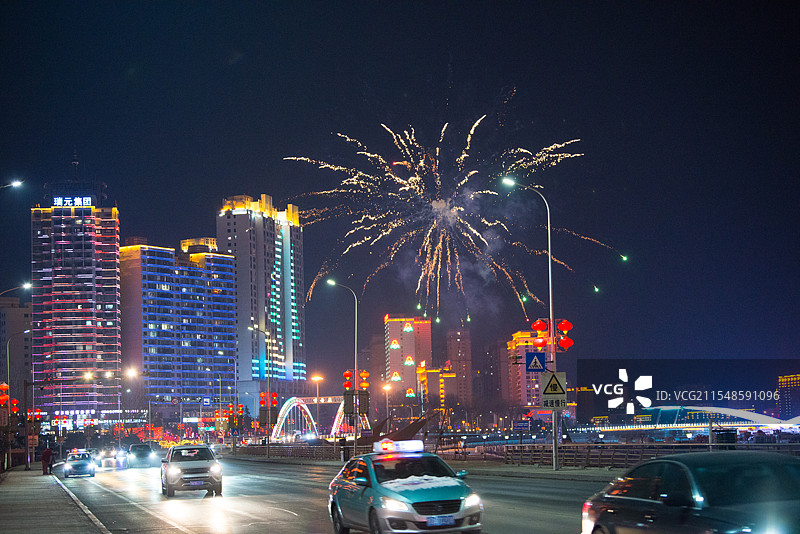 延吉夜景，延大网红墙，春节烟花，延吉站图片素材