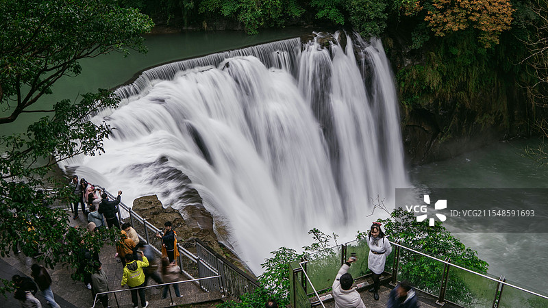 激流飞溅：十分瀑布飘娟之姿图片素材