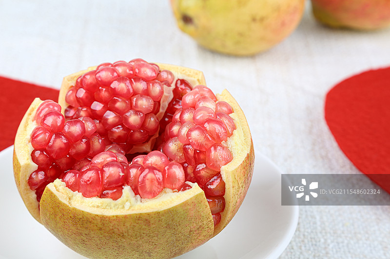 新鲜的蒙自石榴特写图片图片素材