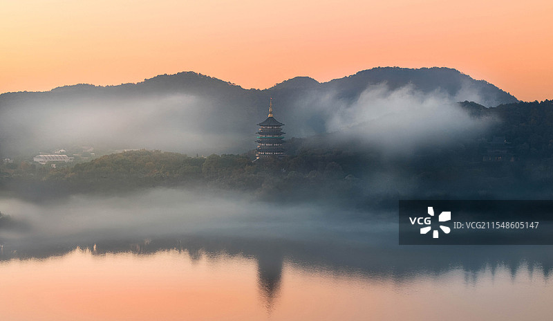 云雾雷峰塔图片素材