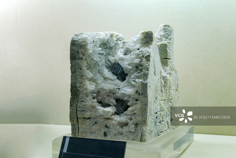 车轮矿、石英 湖南省产 山东地质博物馆图片素材