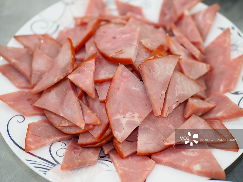 盘子里的火腿肠美食图片素材