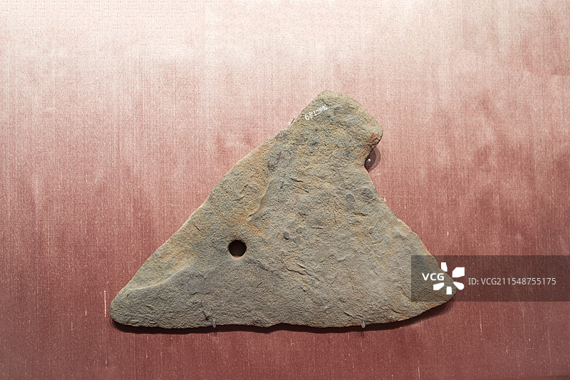 穿孔石犁 新石器时代·良渚文化 苏州博物馆，昆山市明东大队出土图片素材