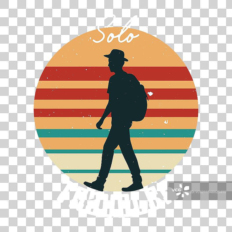 独自旅行者的剪影与复古日落图片素材