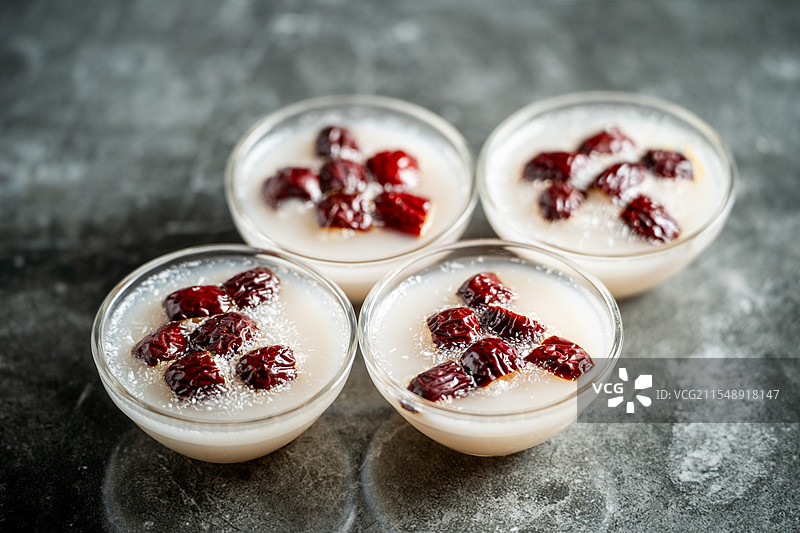 广东特色传统糕点椰汁红枣钵仔糕图片素材