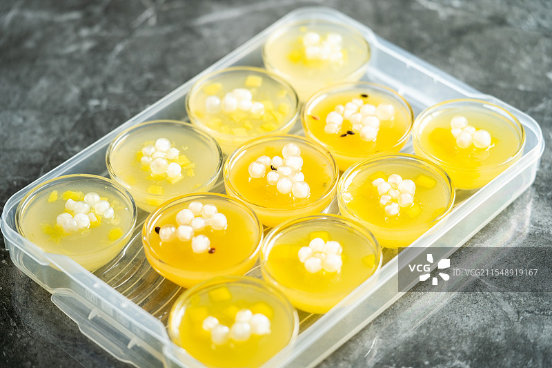 广东特色传统小吃百香果凤梨芒果钵仔糕图片素材