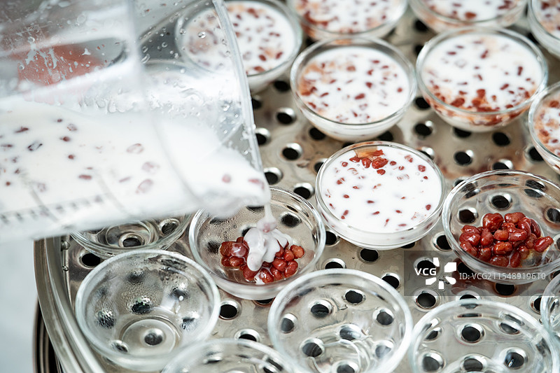 广东特色传统糕点红豆钵仔糕图片素材