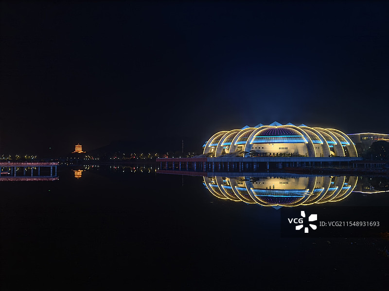 湖北省十堰市武当山太极湖夜景图片素材
