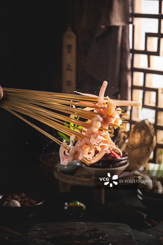 中式复古风格鱿鱼串串图片素材