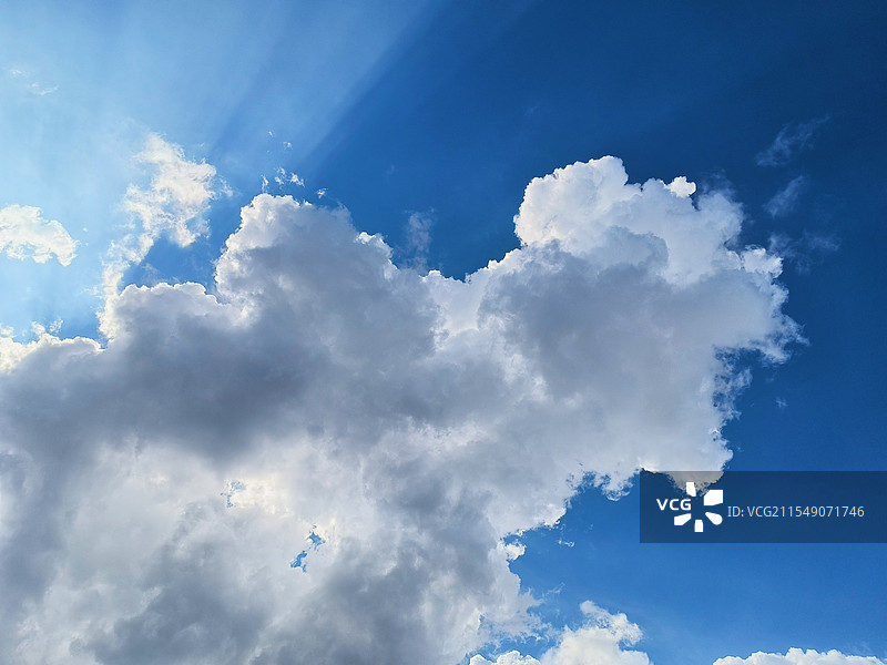 武汉雨后的白云图片素材