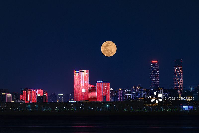 元宵夜 昆明滇池赏明月图片素材